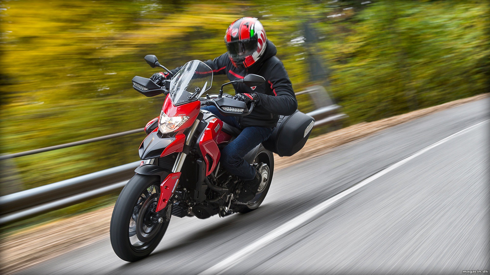 Test: 2016 Ducati Hyperstrada 939 – Rejsegilde i rødt
