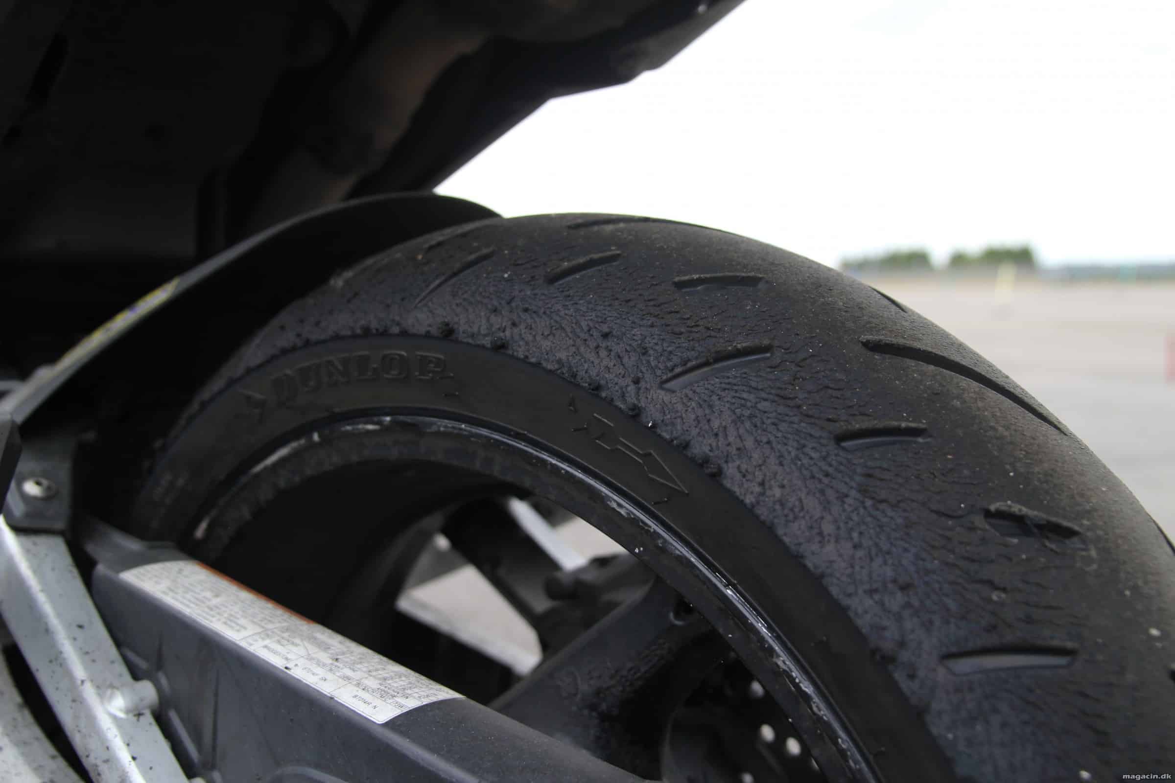 Dæktest: Rødglødende Dunlop SportSmart TT