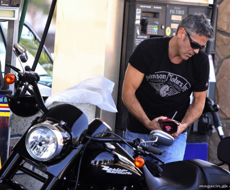 Kvindebedåren Clooney er vild med motorcykler