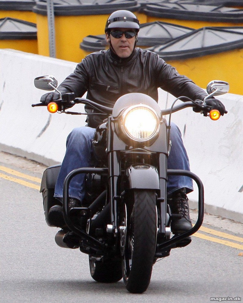 Kvindebedåren Clooney er vild med motorcykler