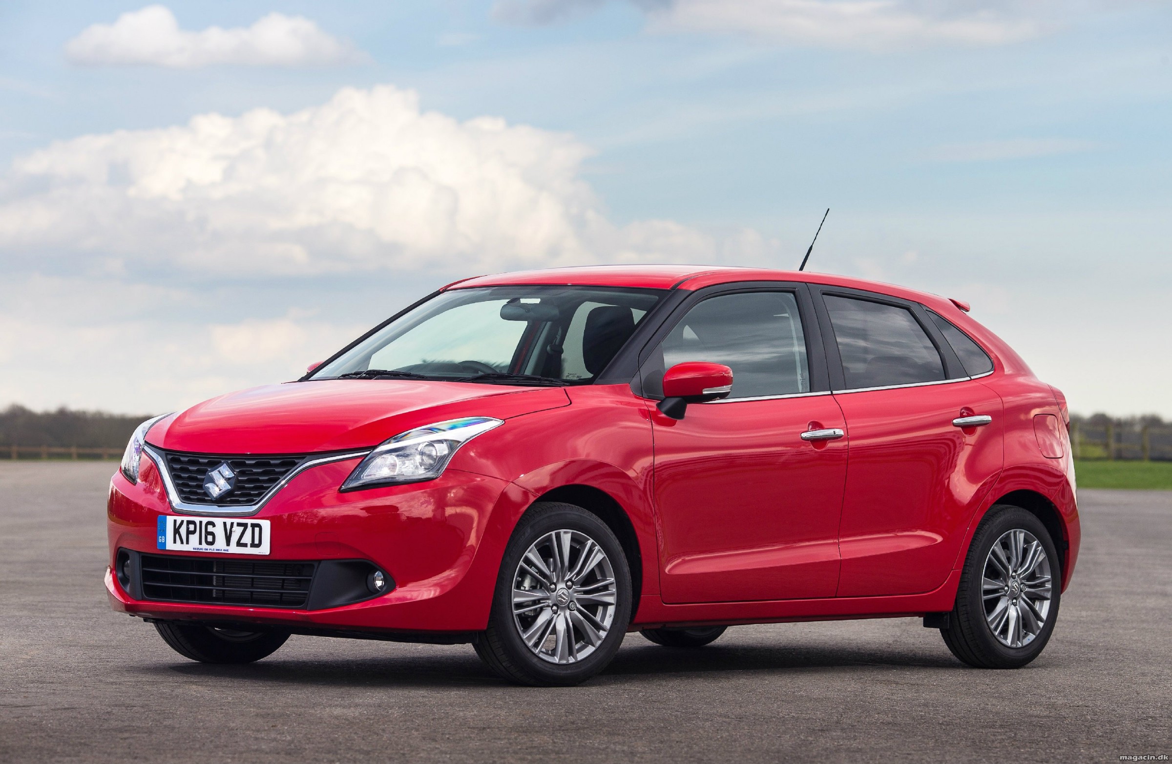 hybrid Suzuki Baleno økonomi familiebil 2016