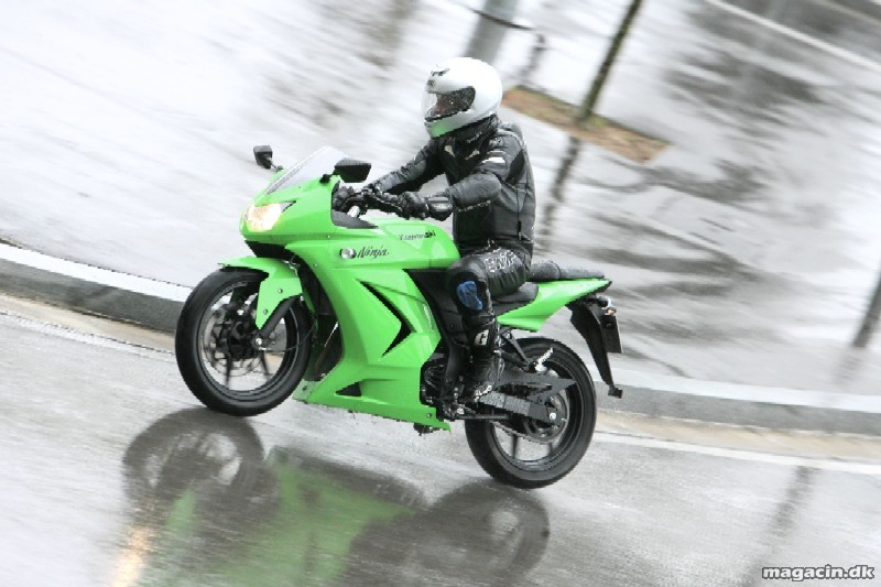 Test: Kawasaki Ninja 250 R – Vi kører mini Ninja