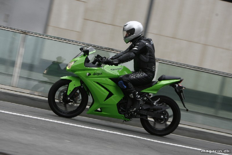 Test: 2008 Kawasaki Ninja 250 R – Vi kører mini Ninja