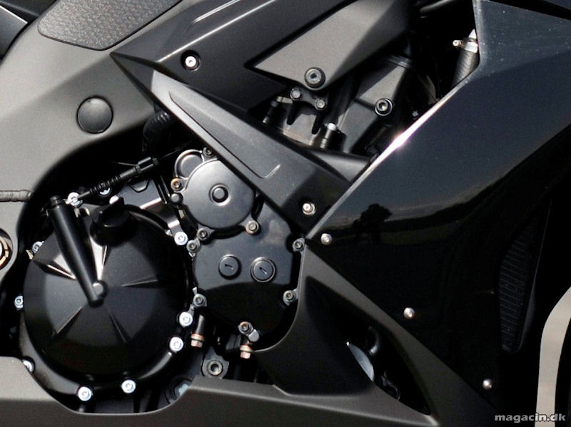 Test: Kawasaki ZX10R – Den er et bæst