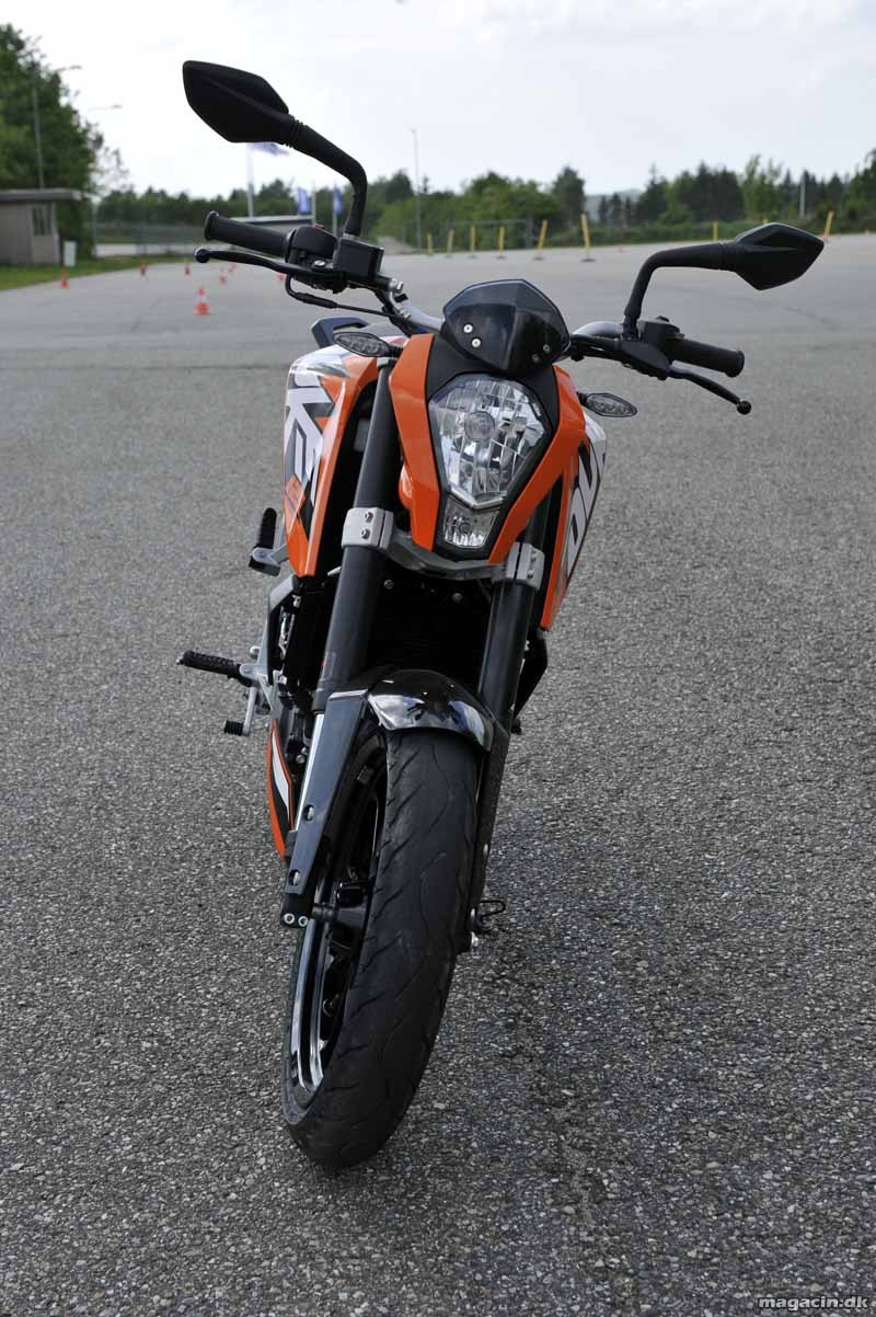Test: KTM Duke 125 – Sprællemand til drengerøve