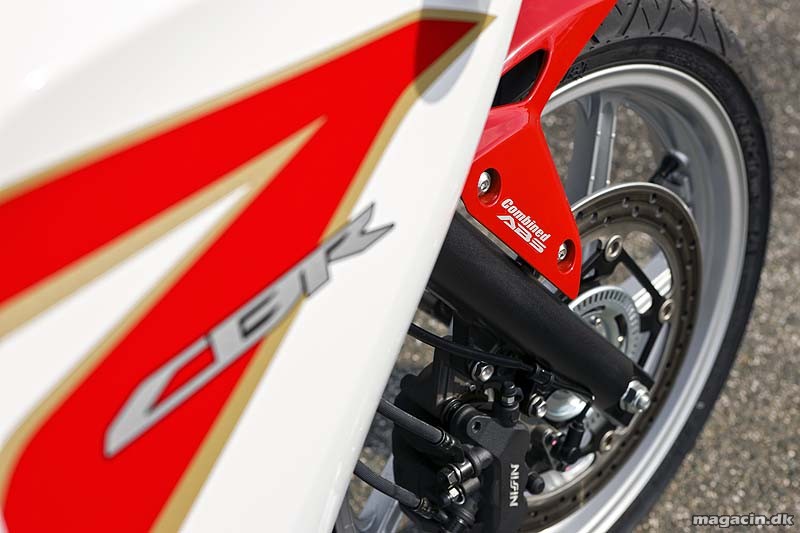 Test: Honda CBR 250 R – Lille Honda genialitet