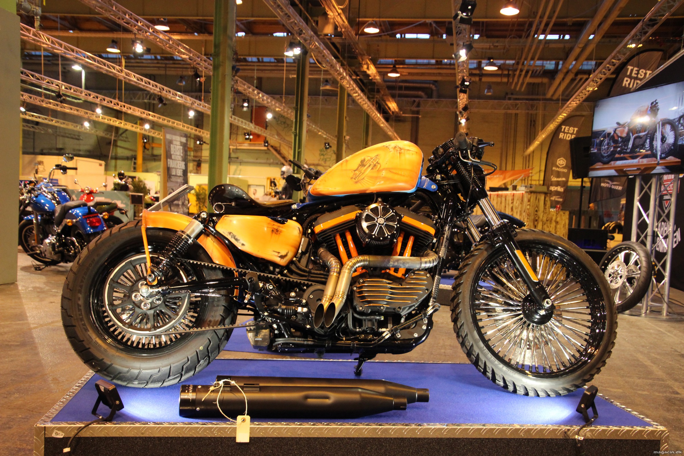 Motorcykeludstillingen tager form