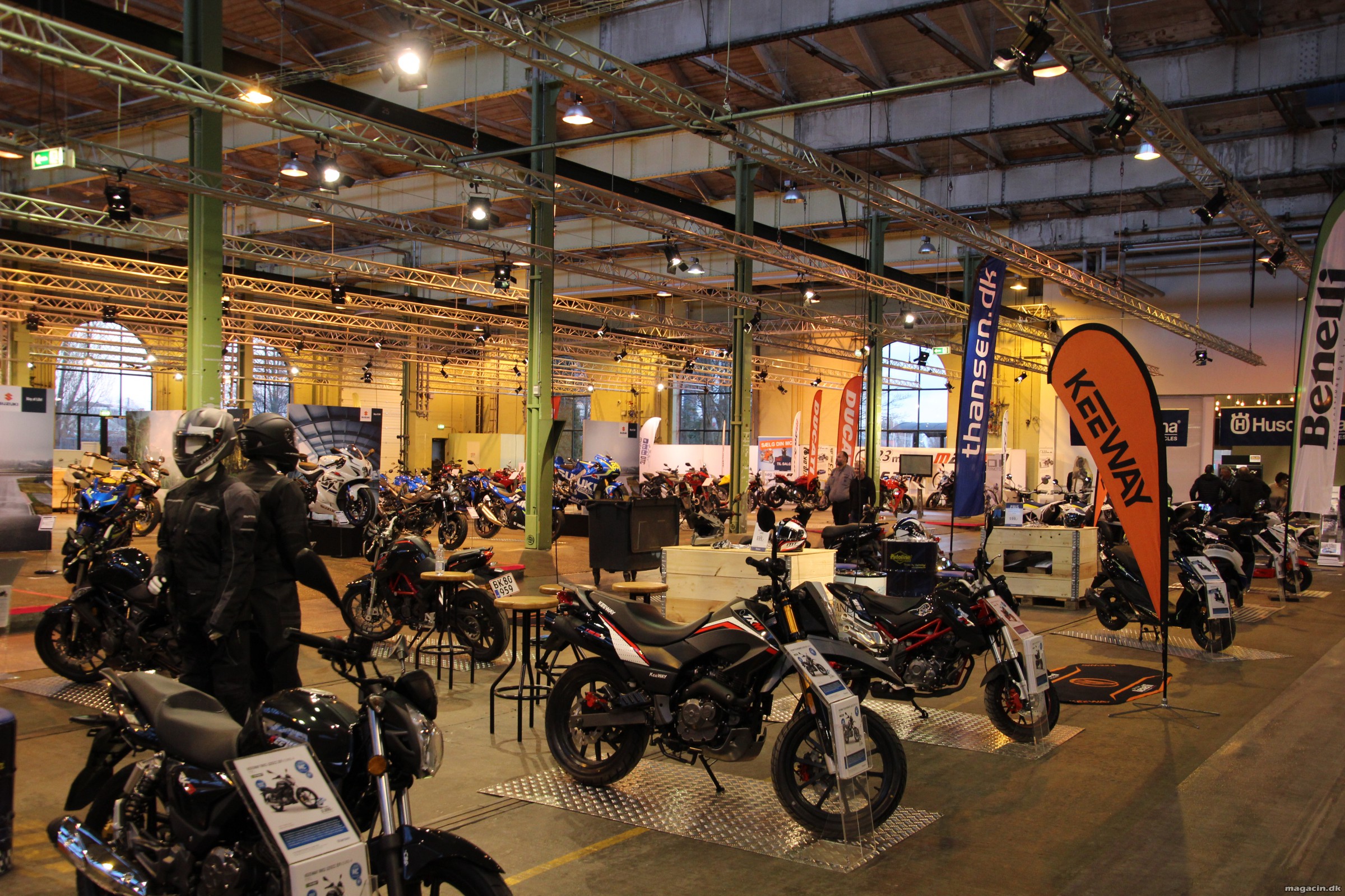 Motorcykeludstillingen tager form