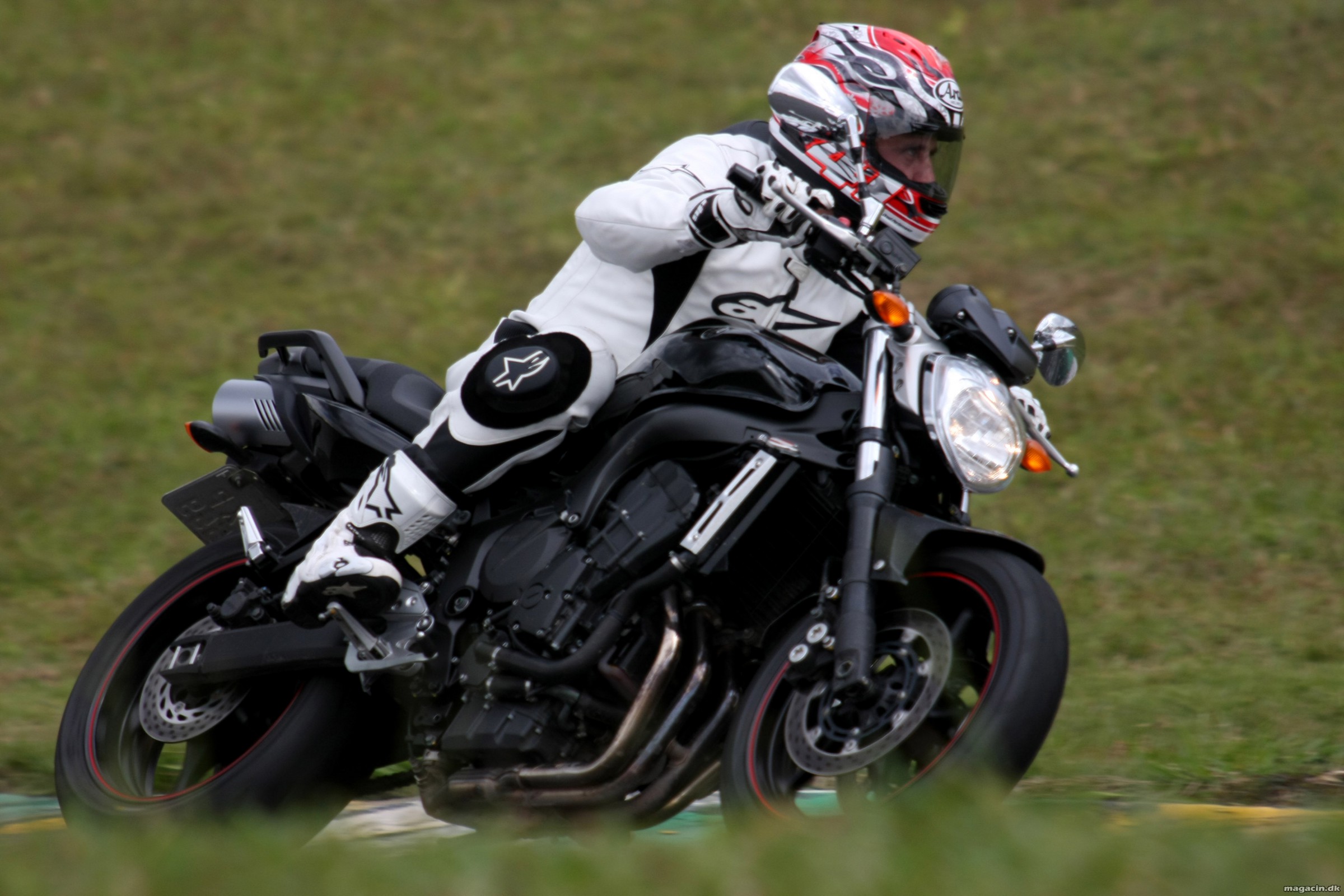 Test: Alpinestars SP-1 - Læder til de hurtige drenge piger