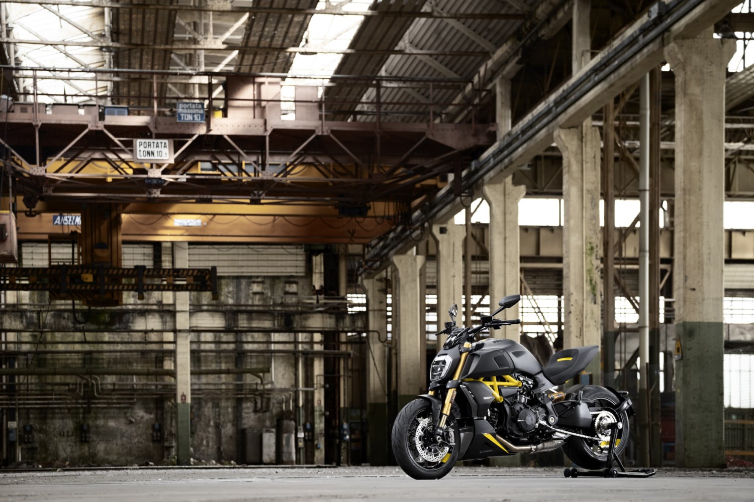 MY22_Ducati_Diavel_1260_S _1__UC294025_High