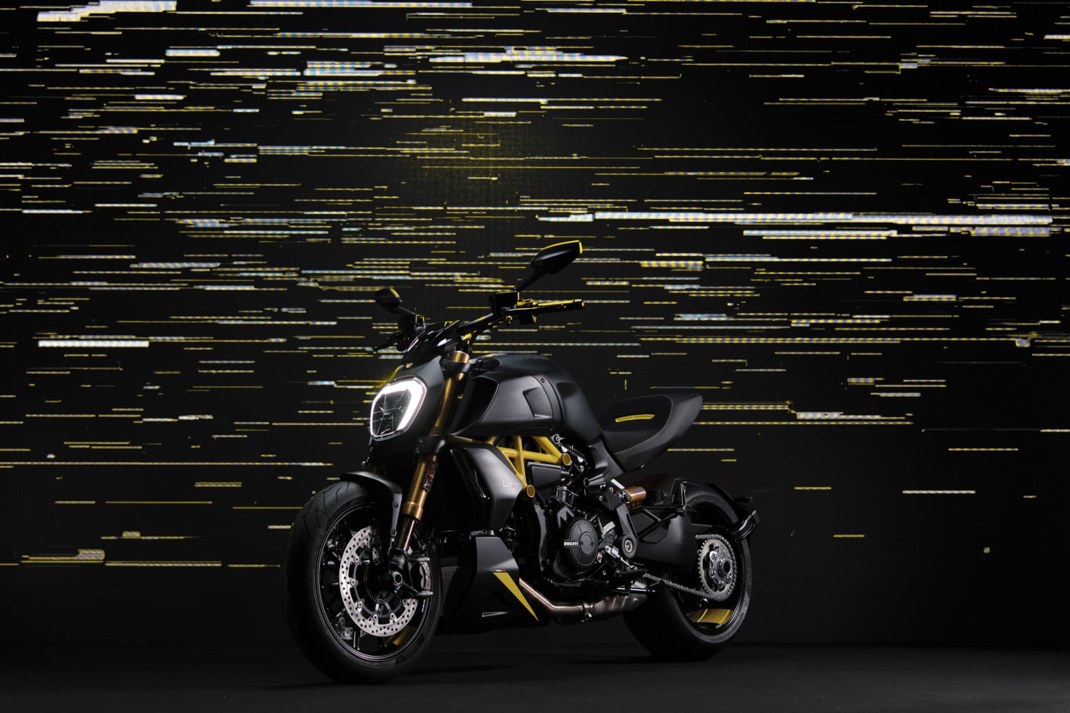 MY22_Ducati_Diavel_1260_S _7__UC294026_High