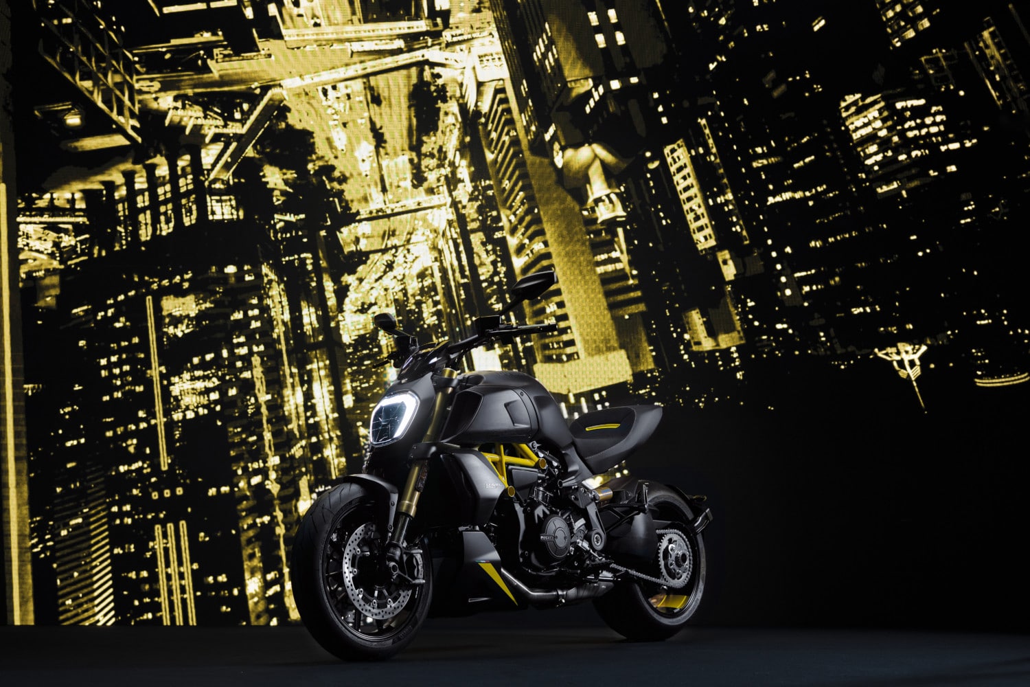 MY22_Ducati_Diavel_1260_S _8__UC294027_High