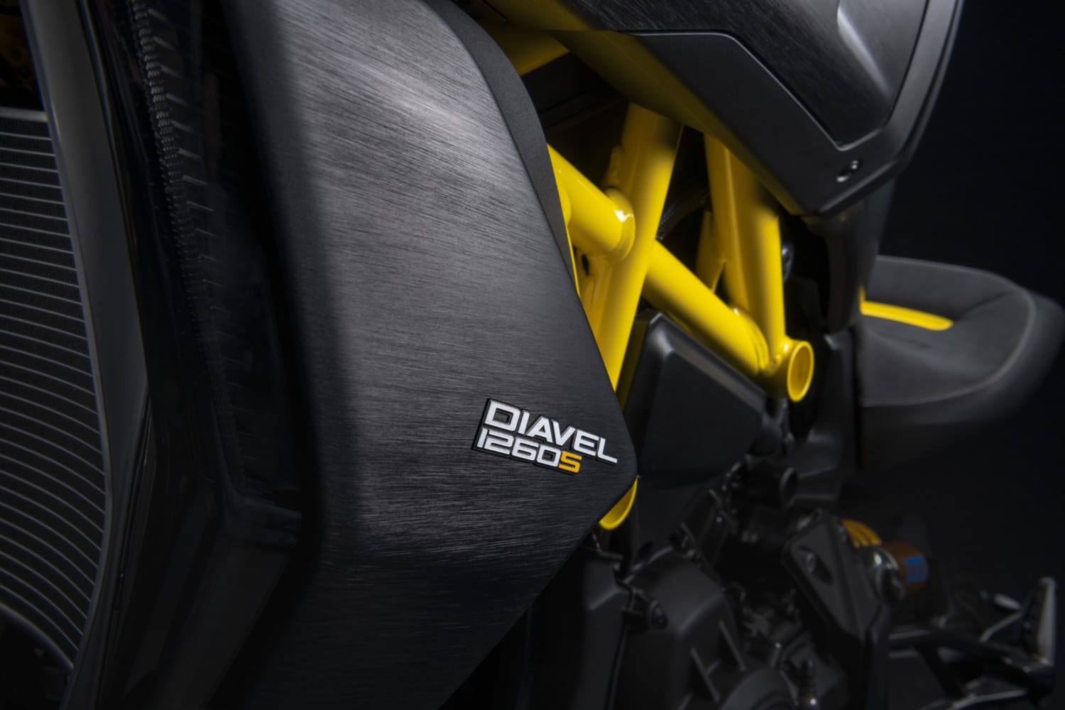 MY22_Ducati_Diavel_1260_S_01 _24__UC293428_High