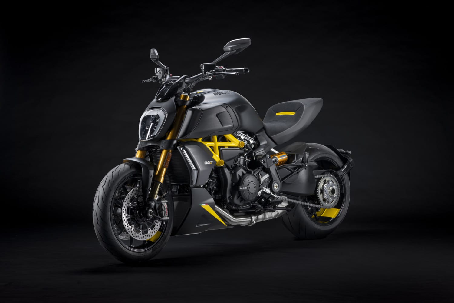 MY22_Ducati_Diavel_1260_S_01 _6__UC293435_High