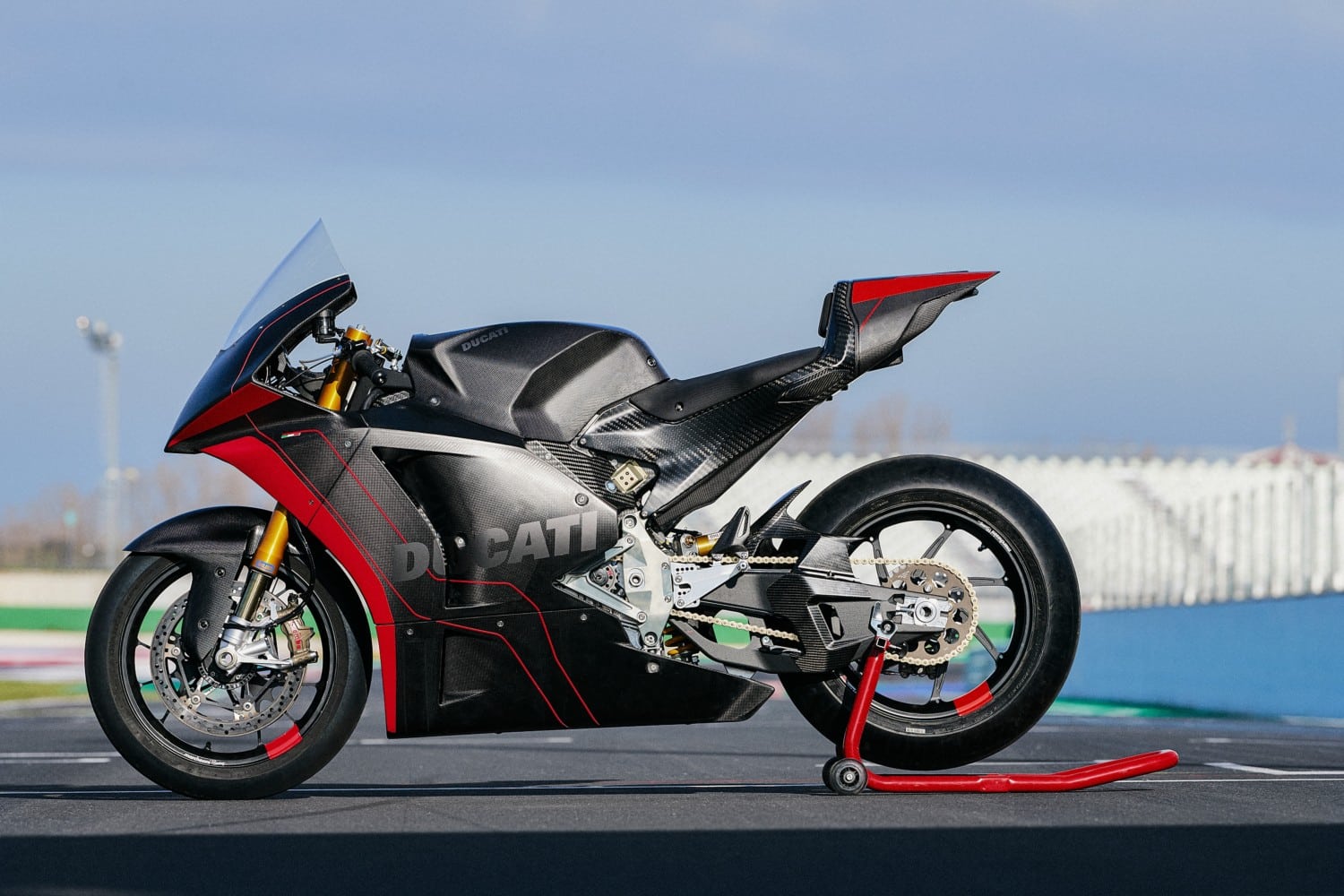 Ducati’s første elektriske motorcykel fyres af