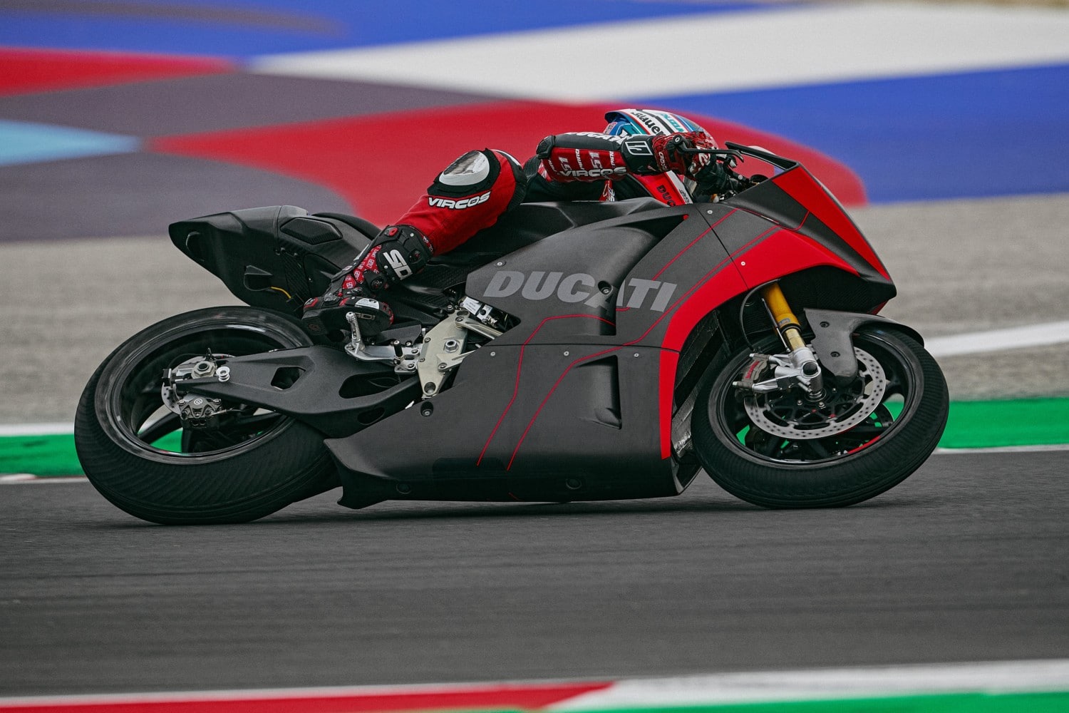 Ducati’s første elektriske motorcykel fyres af