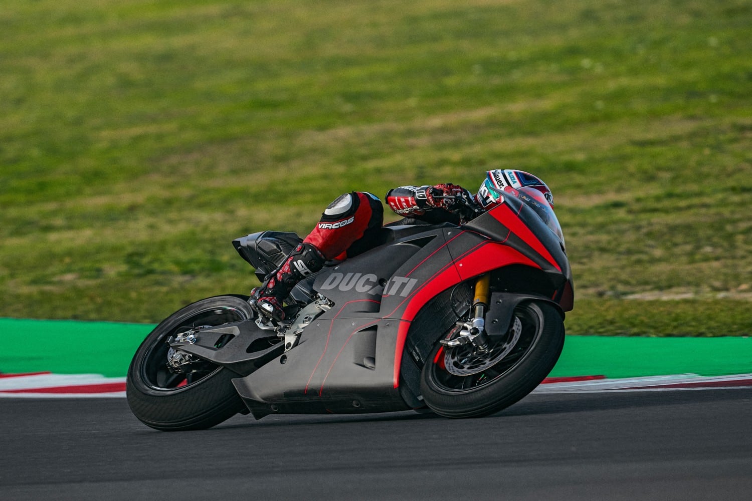 Ducati’s første elektriske motorcykel fyres af