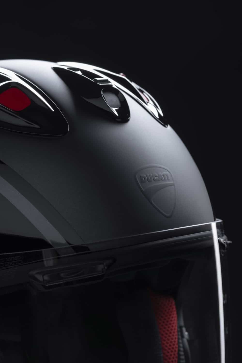 Ducati XDiavel Nera med håndsyet lædersæde afsløret i dag