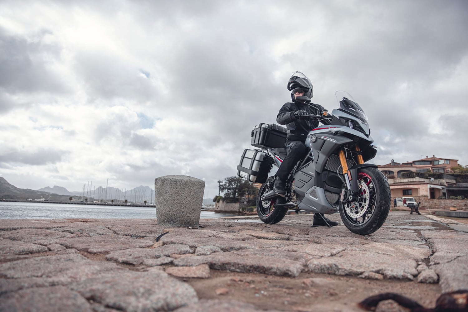 Grøn touring med Energica Experia