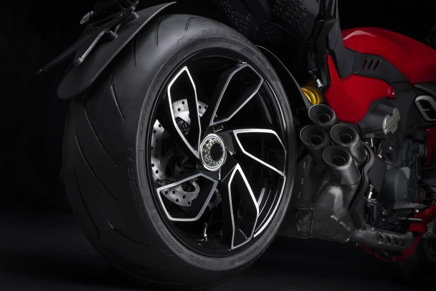 Ny Ducati Diavel med fire afgangsrør