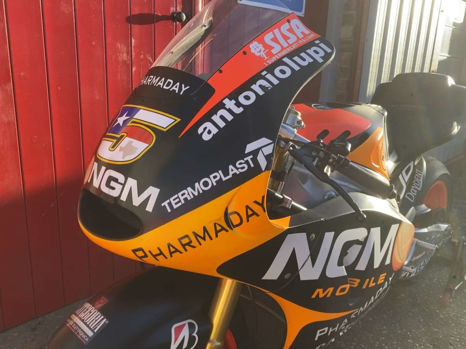 Colin Edwards’ Kawasaki MotoGP racer bortauktioneres 18. februar