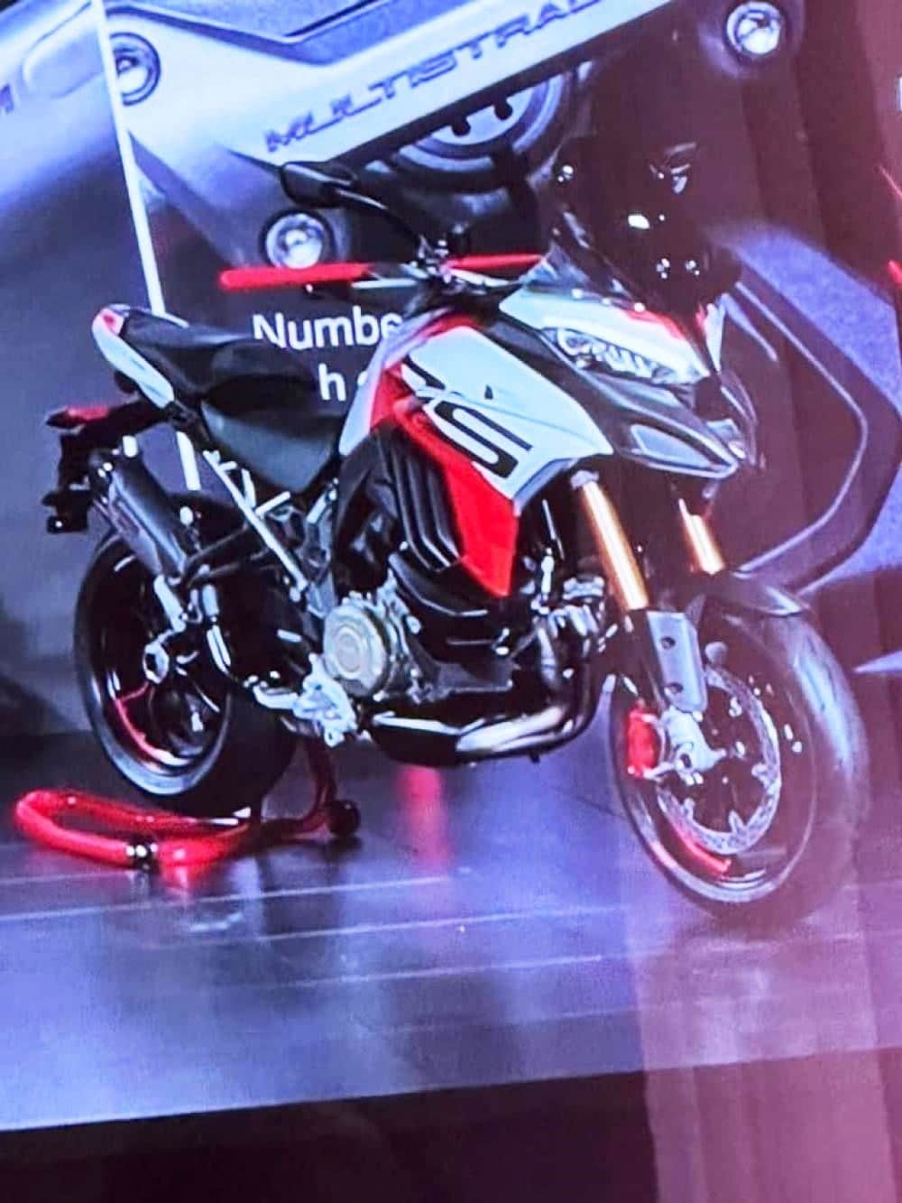 Lækkede billeder af ny Ducati Multistrada V4 RS