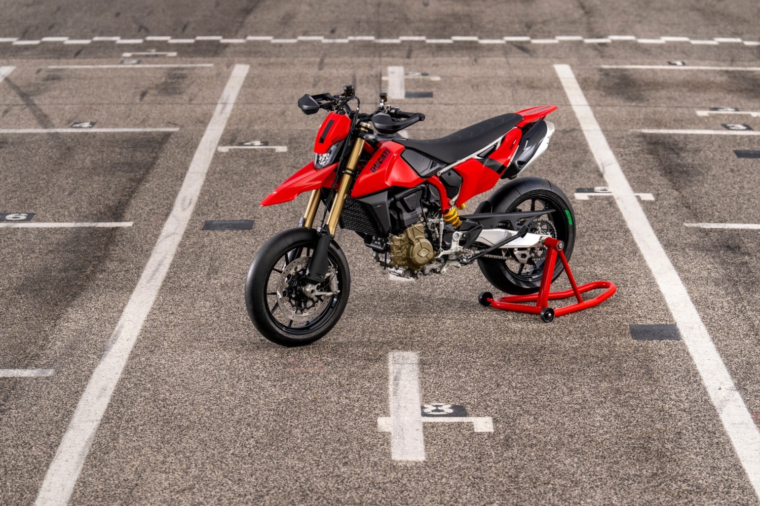 Ny Ducati Hypermotard 698 Mono opfordrer til at leve, lege og køre