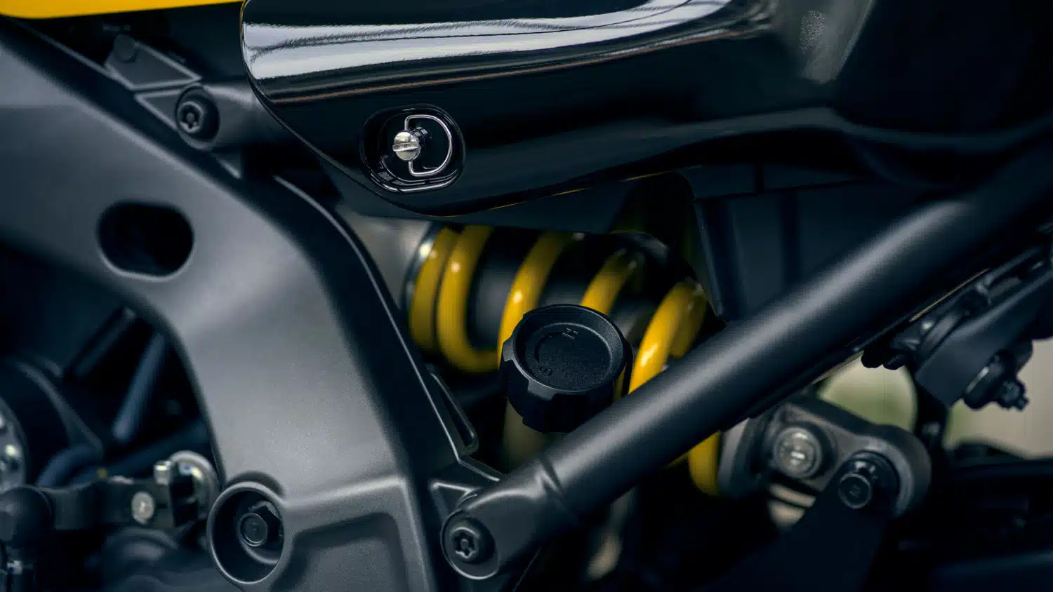 2026 Yamaha XSR900 GP i Kenny Roberts farver